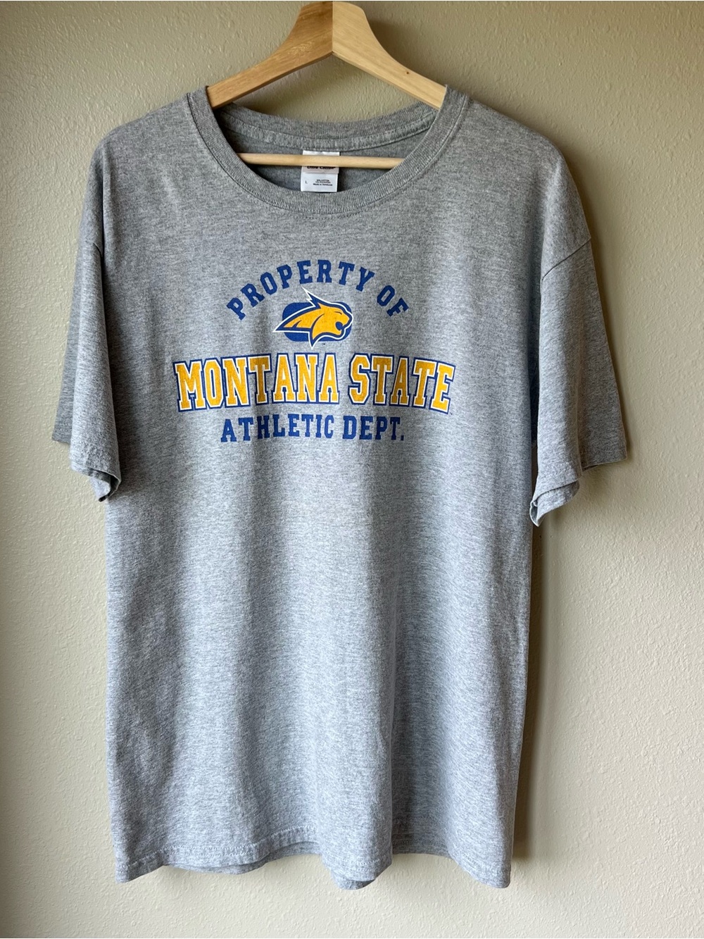 Montana State Bobcats T-shirt Men’s L Gildan Light Gray Graphic College